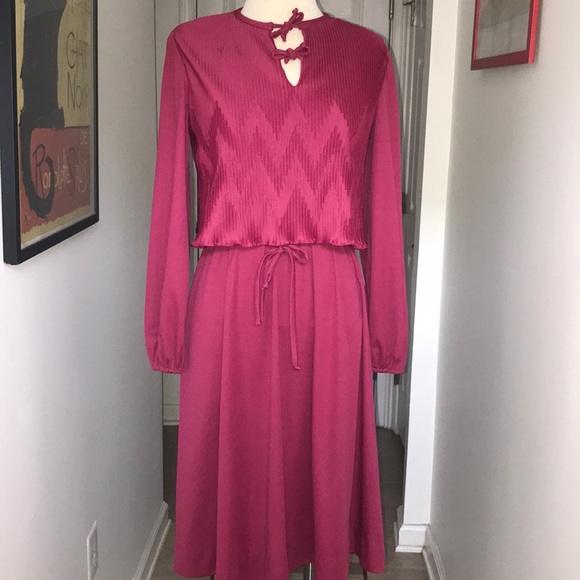 Vintage Pleat top dress with Tie front and Belt 😘 - Picture 1 of 8